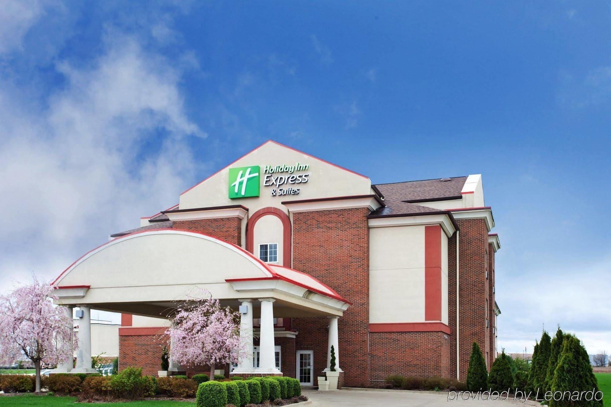 Holiday Inn Express & Suites Danville, An Ihg Hotel Exterior photo